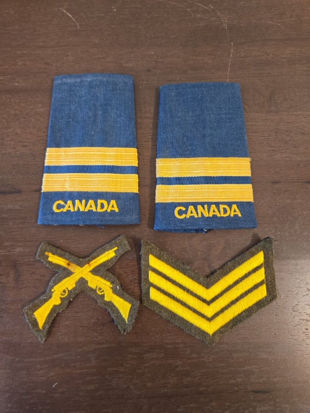 Vintage Canadian Armed Forces First Lieutenant Shoulder Boards & Patches